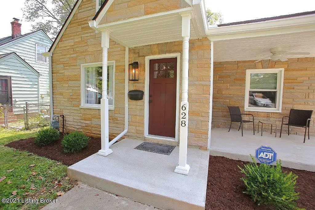 4 bed, 2.0 bath, 1657 sqft, $1,850 — Photo 3