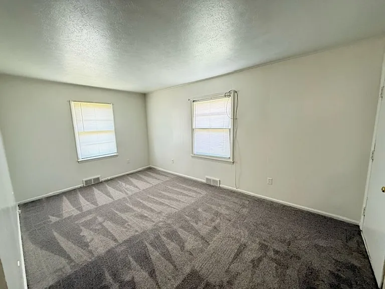 1300 Lola Ave — Photo 5