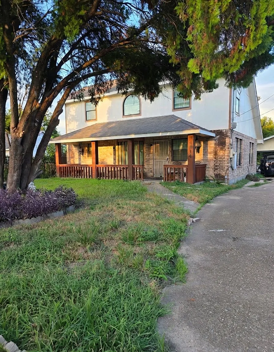 Luxurious 4 Bed / 3 Bath Single Family Home in Houston, TX - $2500.00/mo — Photo 2
