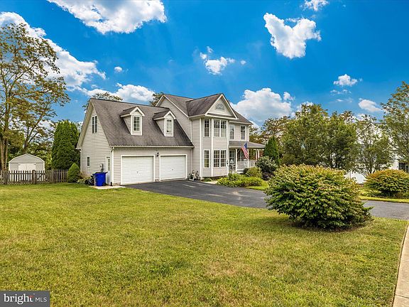 2nd image of 210 Sunhigh Dr