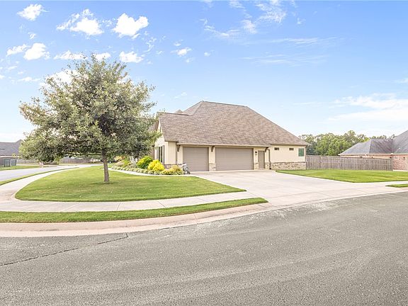 2nd image of 500 Oakleaf Trl