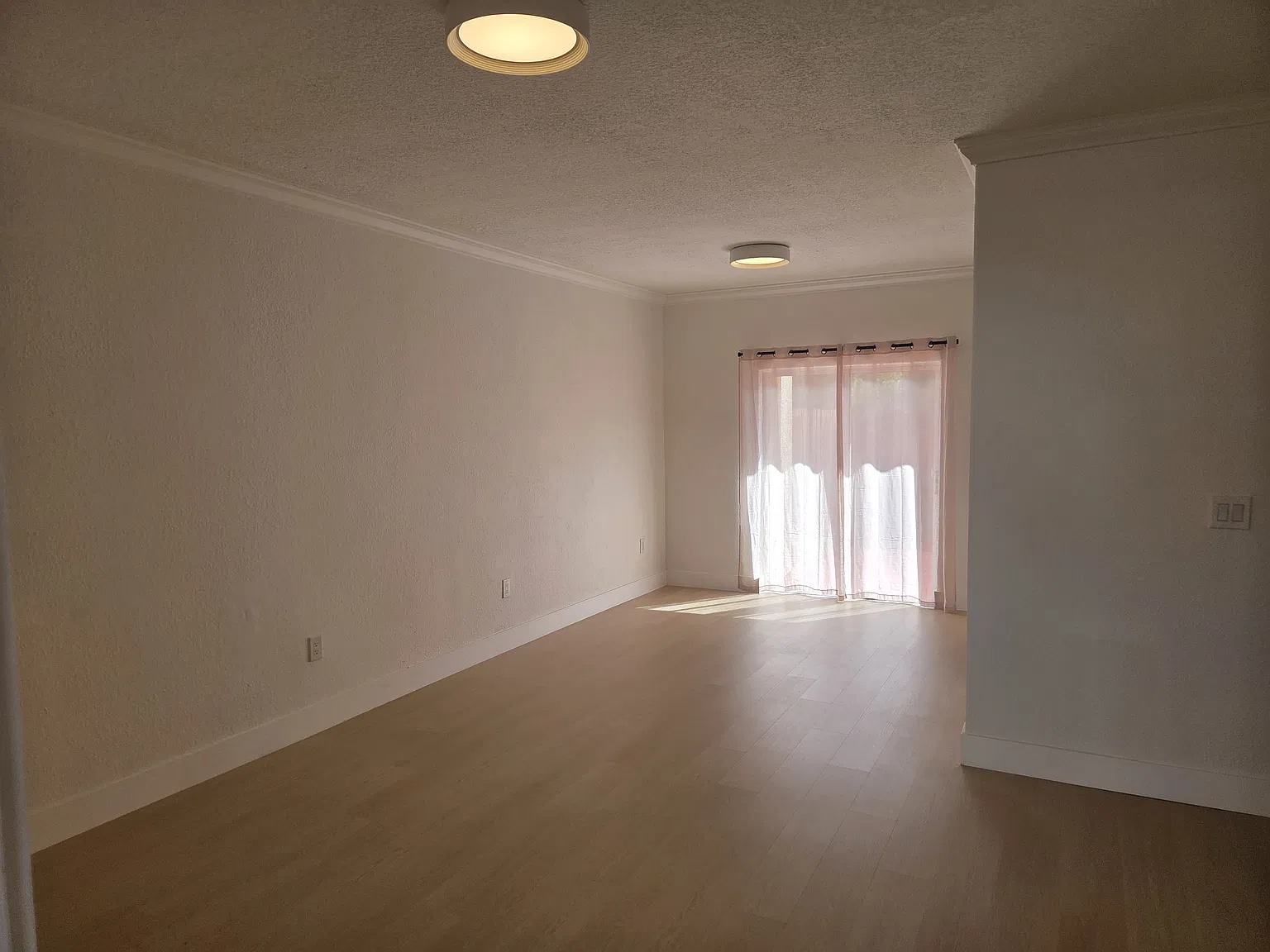 3 bed, 1188 sqft, $2,650 — Photo 2