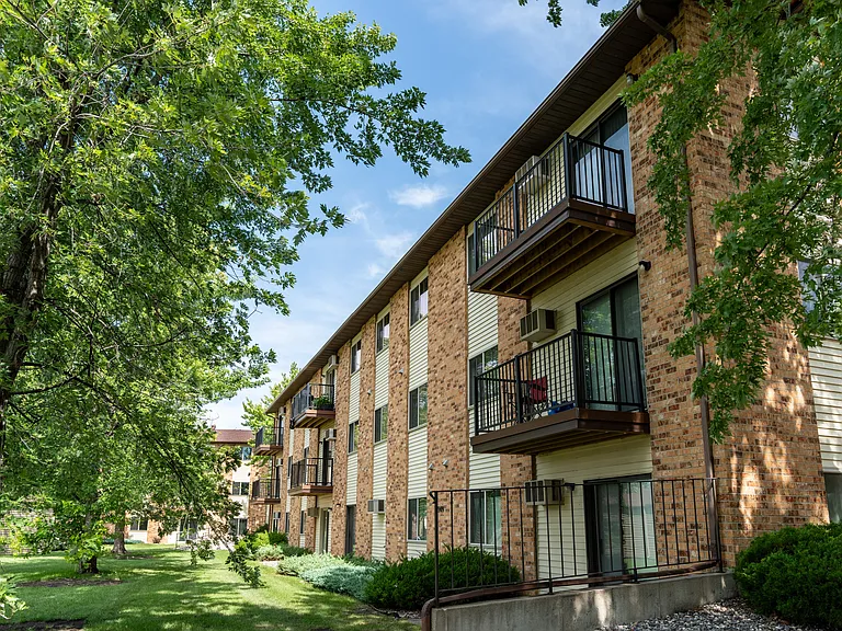 Fargo, ND Granger Court Apartments | Exterior