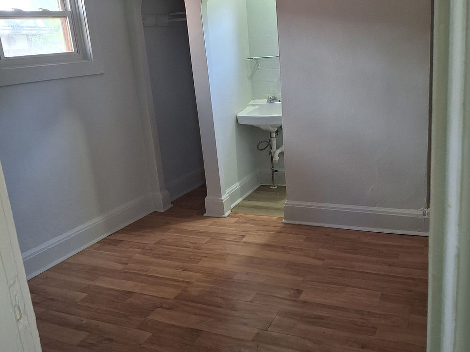 1st image of 39 Riverside Ln