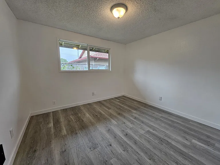 404 SW 1st St #6 — Photo 15
