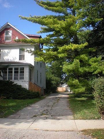 2nd image of 824 Chestnut St