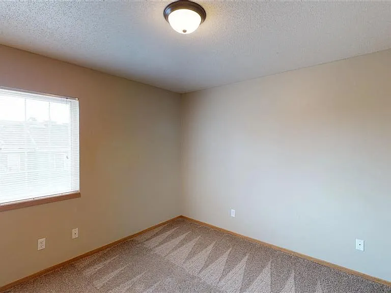 Oakmont Estates — Photo 19