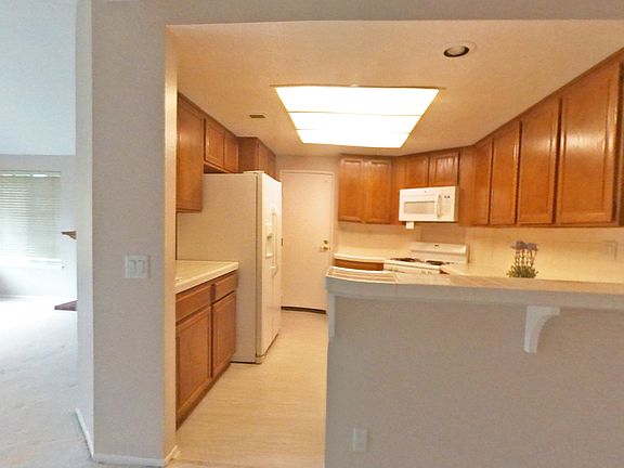 5th image of 406 Country Club Dr APT C