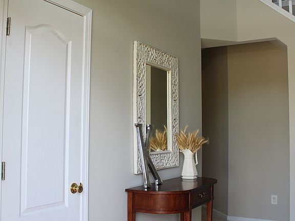 4th image of 809 Bradley Cir