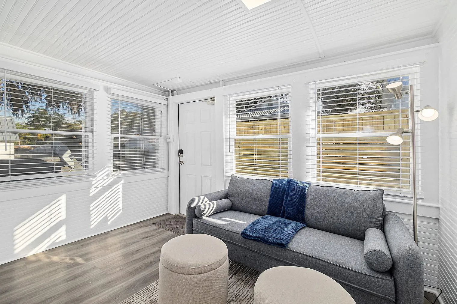 1 bed, 1.0 bath, 344 sqft, $2,102 — Photo 1