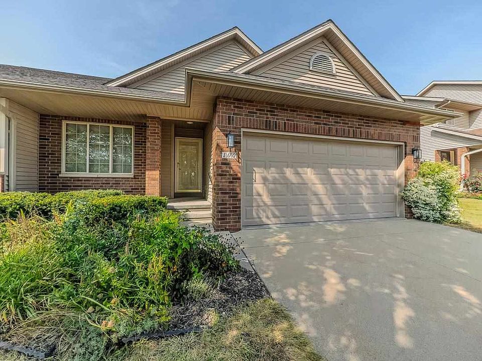 1st image of 100 E Weston Dr