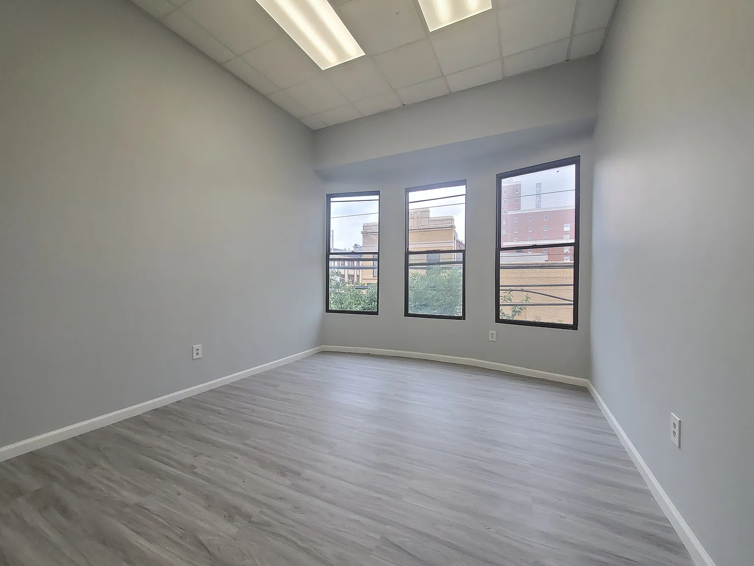 4 bed, 1.5 bath, 1200 sqft, $3,000 — Photo 4
