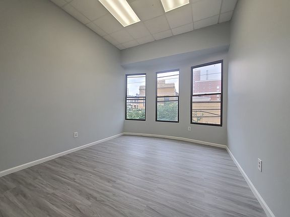5th image of 318 Martin Luther King Dr #2