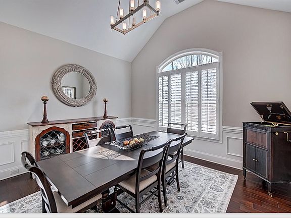5th image of 517 May Green Dr