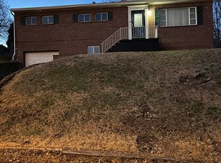 119 Honeysuckle Ln, Huntington, WV 25701