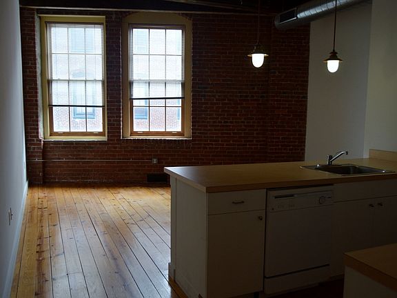 3rd image of 1012 N Hancock St #403