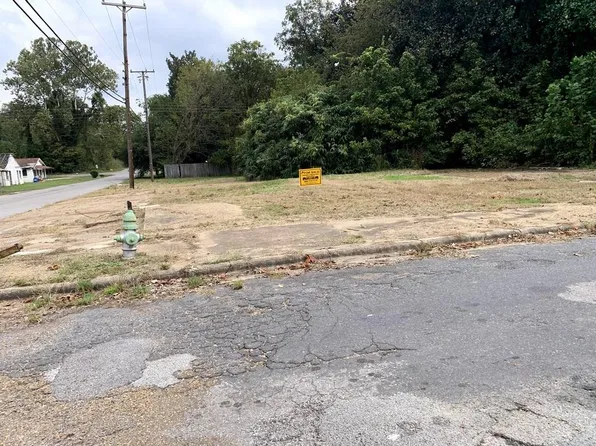 1022 Poplar St, Helena, AR 72342