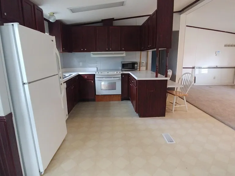 2362 Belmont Dr — Photo 4