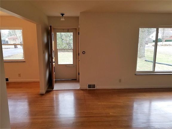 5th image of 6011 Philadelphia Dr
