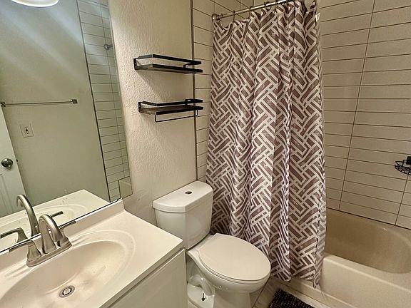3rd image of 2237 Del Mar Dr