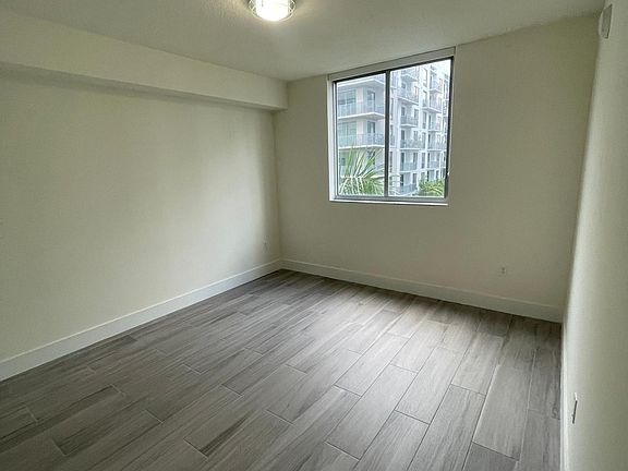 4th image of 1005 NW 7th Ave #310