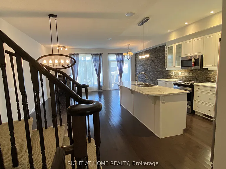 1119 Tischart Cres — Photo 6