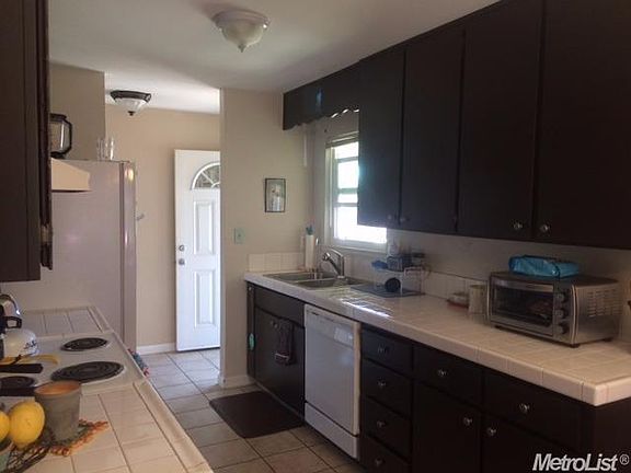 5th image of 290 Ironwood Dr