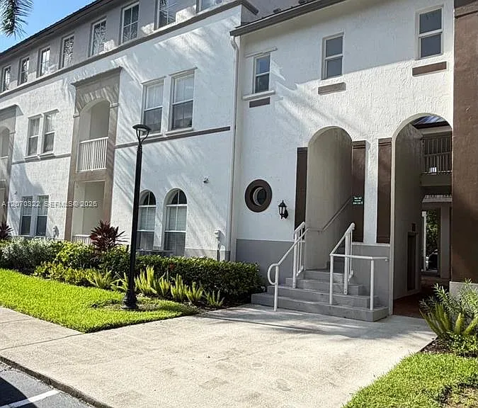 4435 SW 160th Ave #210 — Photo 3