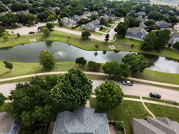 2nd image of 10903 Sweetwater Dr