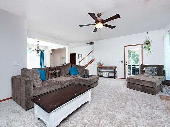3rd image of 401 Julies Trail Cir