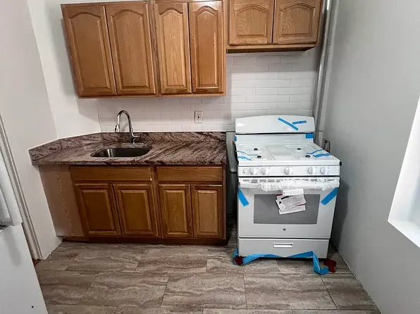 176 Rockaway Ave APT 1R, Brooklyn, NY 11233