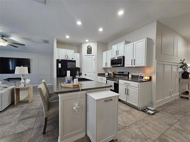 10005 Rose Petal Pl — Photo 12