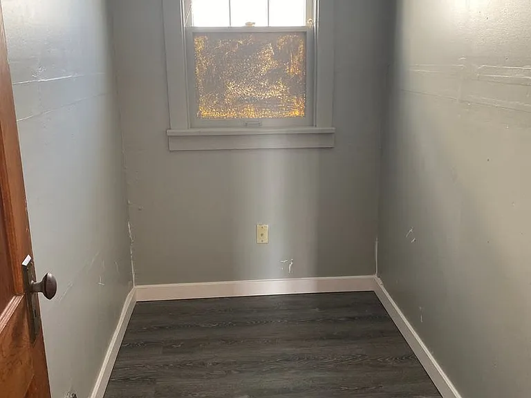285 Hammond Ave — Photo 9