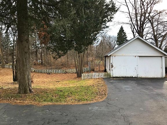 3rd image of 921 E Capitol Dr