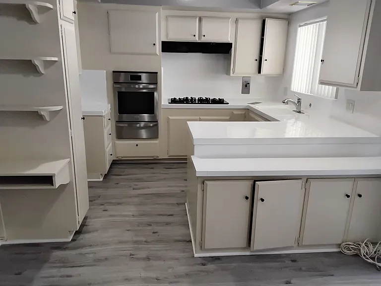 880 Victor Ave — Photo 6