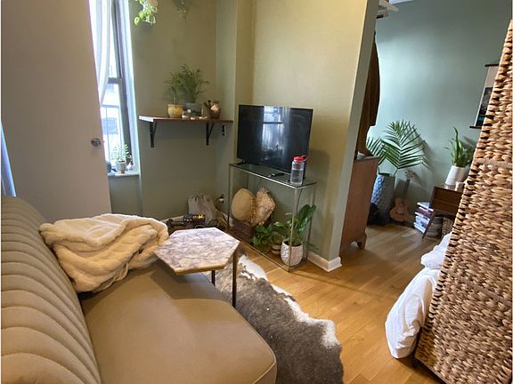 4th image of 430 E 11th St APT 3
