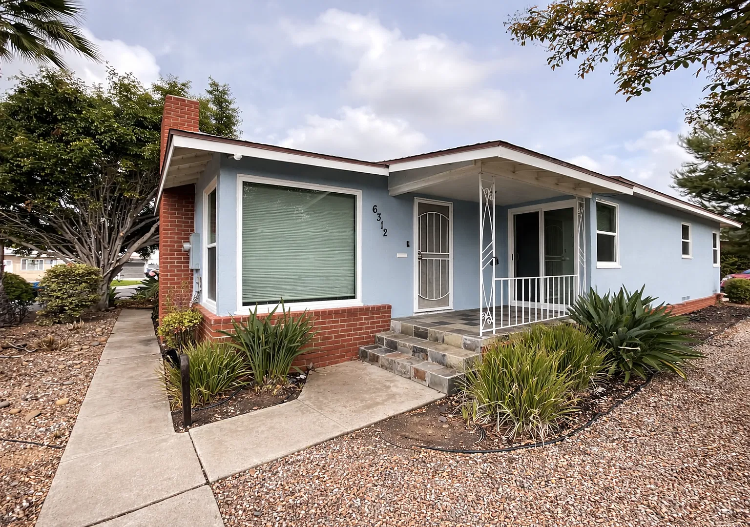 Large 5 bed 2 bath house — Photo 2