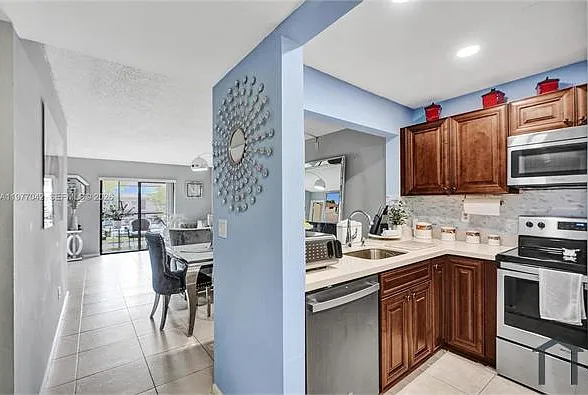2 bed, 970 sqft, $2,575 — Photo 1
