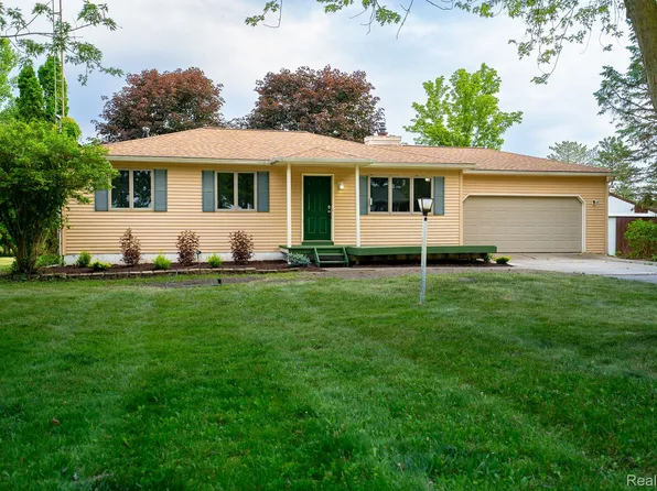 7377 Smith Rd, Gaines, MI 48436