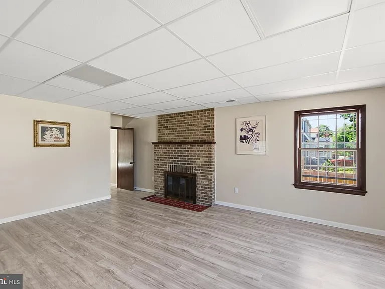 3704 42nd Ave — Photo 3