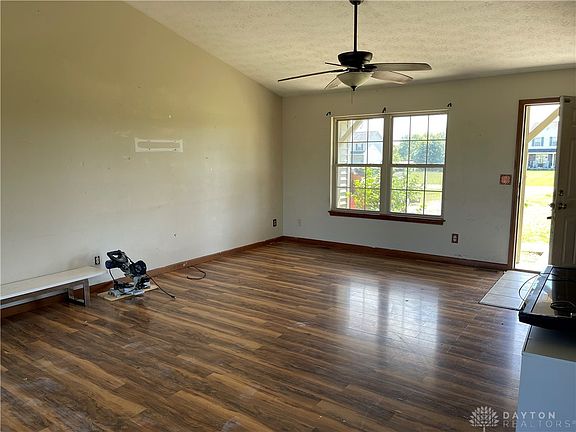 3rd image of 73 Knolls Dr