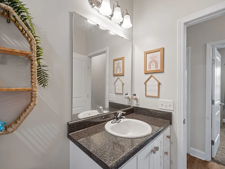 118 Clay St NE — Photo 33
