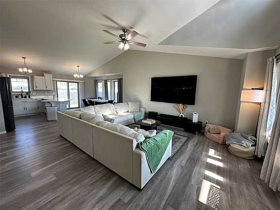 2nd image of 3406 Vail St