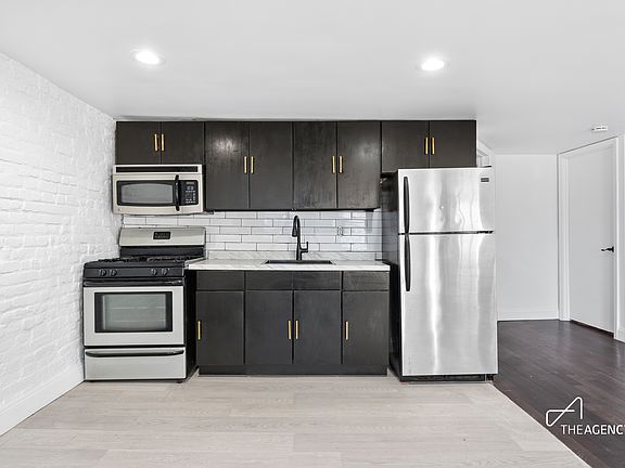 4th image of 74 Ryerson St