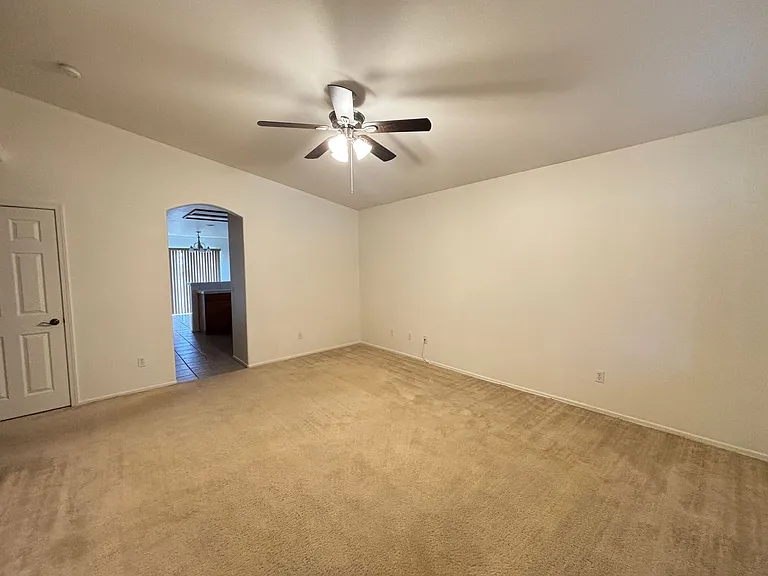 2416 W Valley Vis — Photo 3