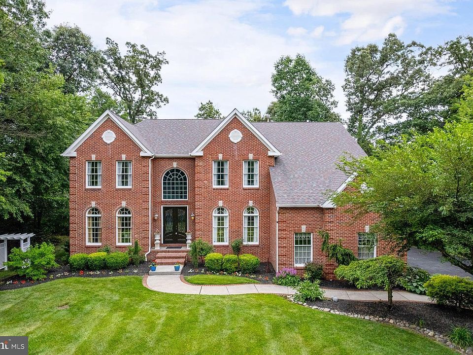 1st image of 109 Hilltop Ct