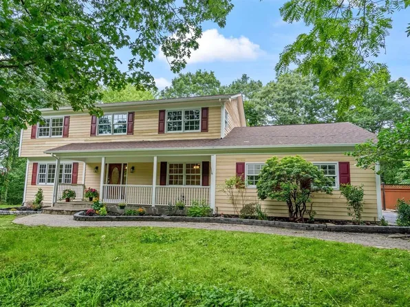 7 Hillock Court, Huntington, NY 11743