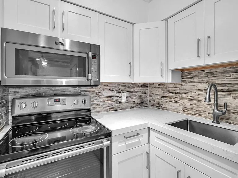 1101 NE 18th Ave #4 — Photo 4