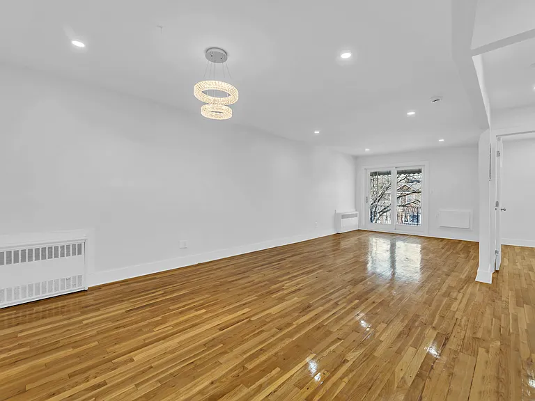 525 E 78th St #3 — Photo 1
