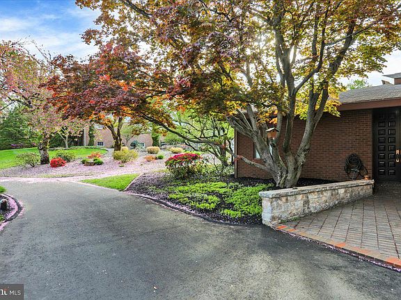 2nd image of 1617 Meadowlark Rd